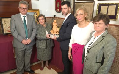 Presentada la maqueta del monumento de la mujer membrillera