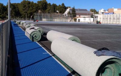 Comienza la renovación del césped del campo de hockey