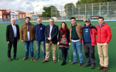 Finaliza la renovación del césped del campo de hockey