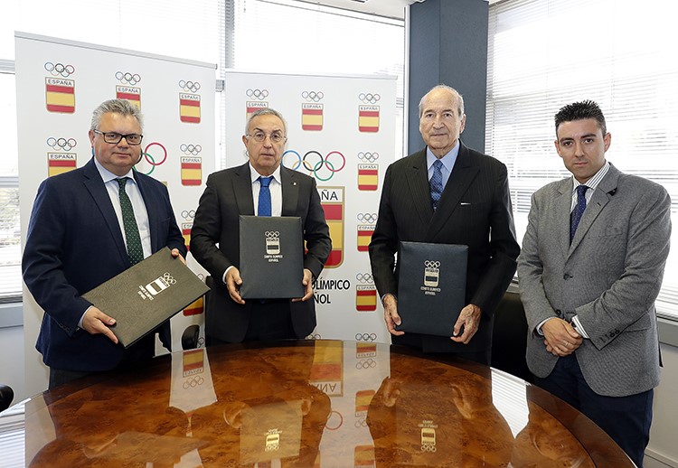 Firma del convenio del Centro de Estudios Olímpicos en Puente Genil