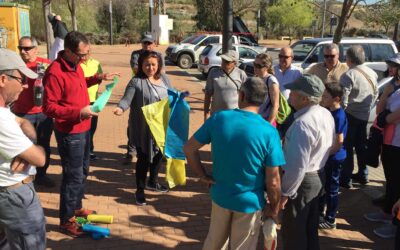 Medio centenar de personas participan en la limpieza de las márgenes del río
