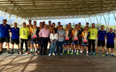El BM Ángel Ximénez presenta sus equipaciones en Fuente Álamo