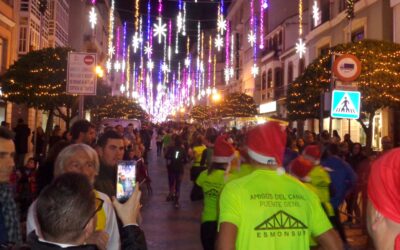 La Carrera de Navidad “Miguel Ríos” volvió a brillar bajo el espectacular alumbrado