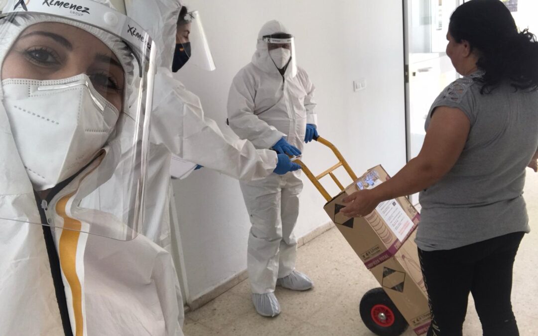 Reparto de cajas de lejía