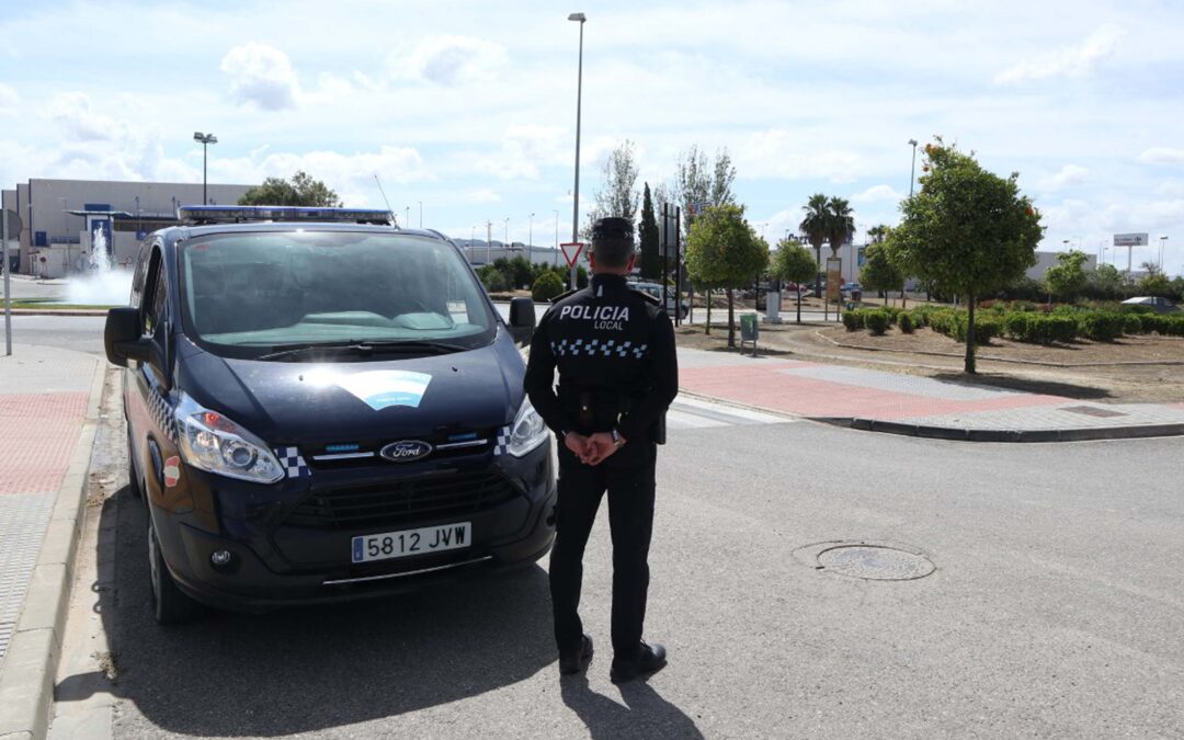 Un agente de la Policía Local en un control