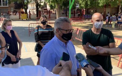 El alcalde reconoce el esfuerzo de la comunidad educativa en el inicio de las clases presenciales
