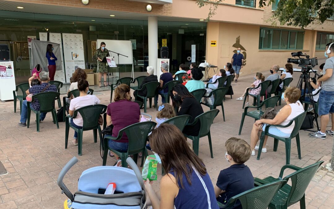 Actividad en la Plaza del Grupo Cántico