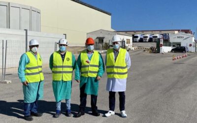 El alcalde visita las obras de ampliación de la planta de Bimbo en Puente Genil