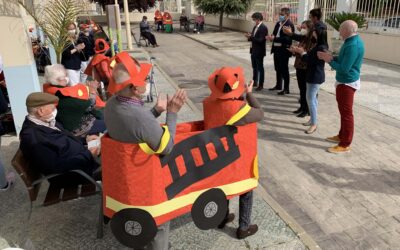 Emotivo reconocimiento de los mayores y profesionales de la residencia “Inmaculada Concepción” a los bomberos