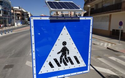 El ayuntamiento continúa las mejoras en seguridad vial con la instalación de nuevas señales LED luminosas