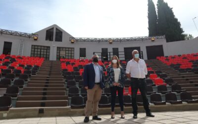 El alcalde y la concejala de Cultura visitan el Auditorio de Los Pinos tras las obras de remodelación del recinto