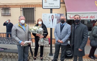 Rotulada una plaza en Puente Genil con el nombre de Doctora Véronica Vizuete González