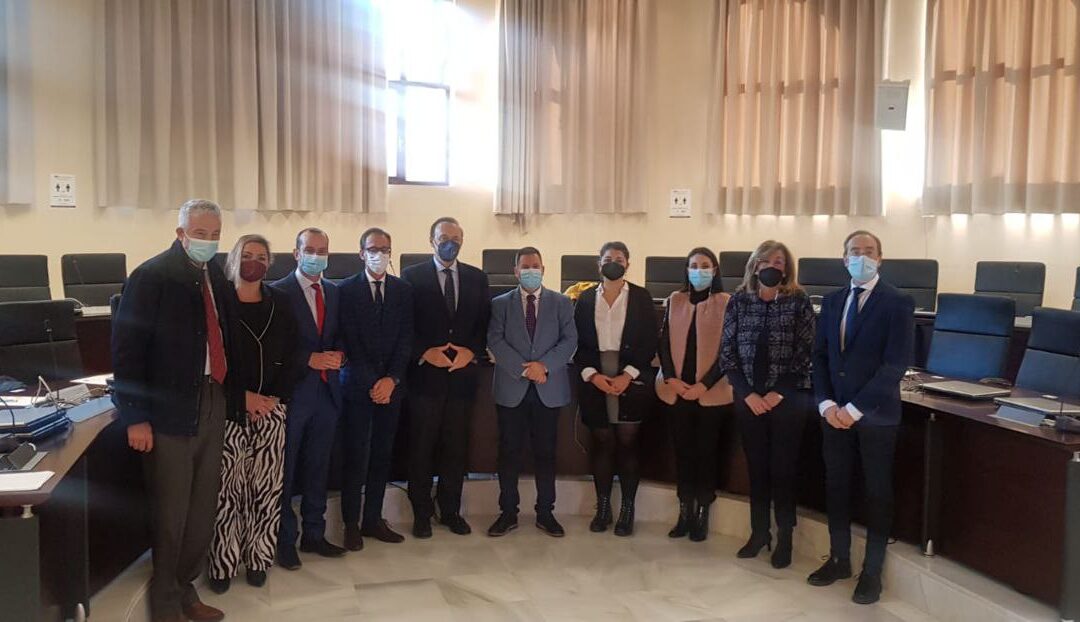 El Ayuntamiento firma el convenio de colaboración con la UCO para desarrollar las clases de la Cátedra Intergeneracional del curso 21/22 en Puente Genil 1