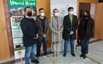 La delegada territorial de Educación visita el IES Manuel Reina y el IES Fuente Álamo