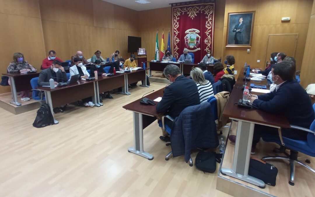 El Pleno aprueba por unanimidad la ordenanza del uso de pirotecnia y la incoación para la concesión de Medallas de Oro a Juan Ortega, Rafael Sánchez y Cruz Roja 1