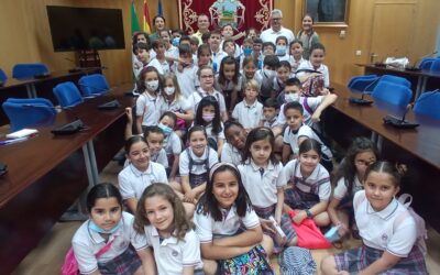 El alcalde recepciona una visita de alumnos y alumnas de 3º de Primaria del colegio Compañía de María al Ayuntamiento