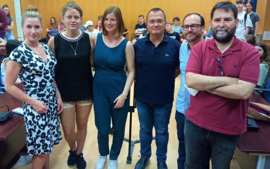 Alumnos y profesores de Compañía de María y del instituto Willem Blaeu de Alkmaar realizan una visita institucional al Ayuntamiento  1