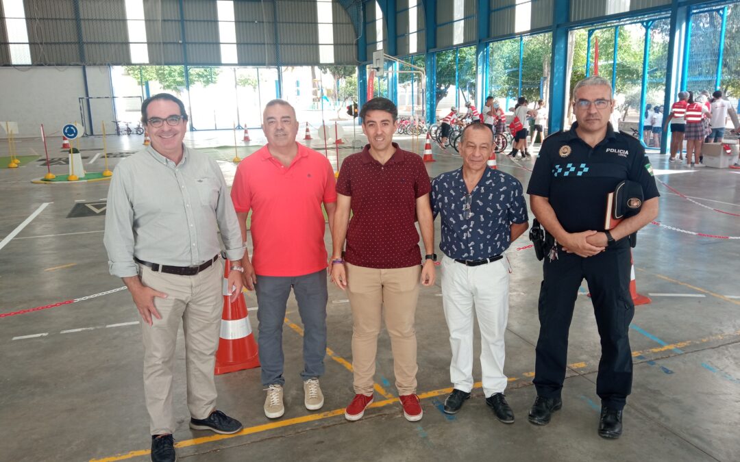 El Ayuntamiento y la Policía Local colaboran en la Caravana de Educación Vial de MAPFRE en Compañía de María 1