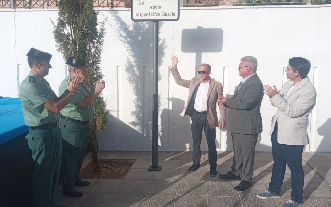 Rotulada la Plaza Atleta Miguel Ríos García, ubicada junto al colegio José María Pemán 1