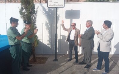 Rotulada la Plaza Atleta Miguel Ríos García, ubicada junto al colegio José María Pemán