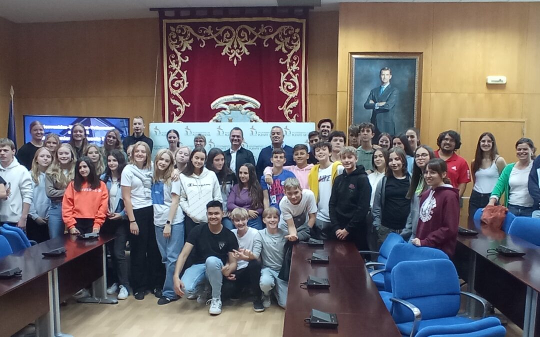 Alumnos y profesores de Compañía de María y de un instituto de Agerbæk de Dinamarca realizan una visita institucional al Ayuntamiento  1