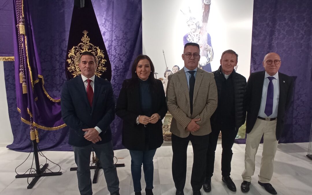 La Casa de la Cultura acoge una exposición de túnicas y fotos de Nuestro Padre Jesús Nazareno 1